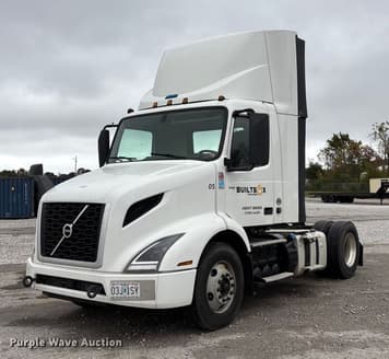 Main image Volvo VNR